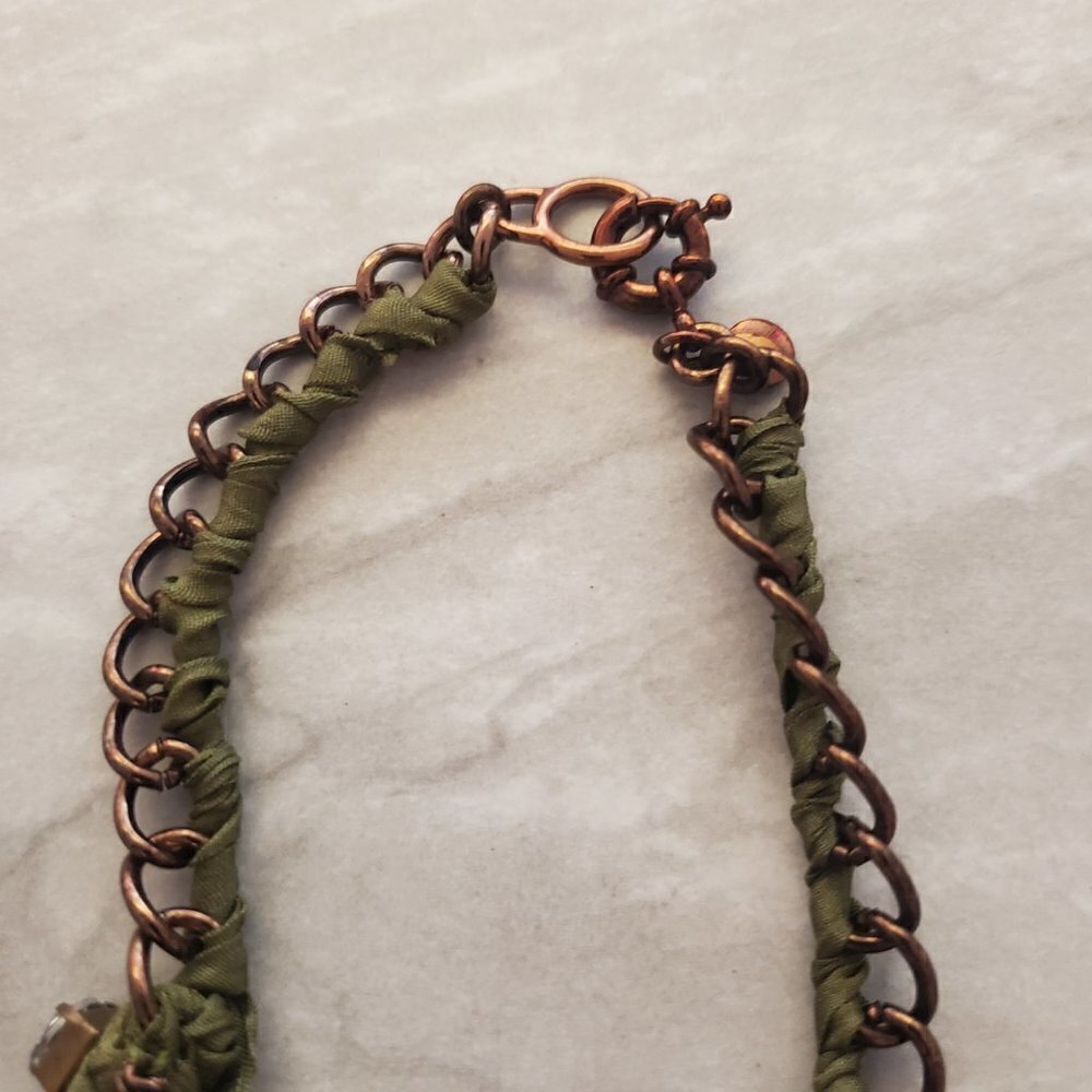 💚 J.Crew Olive Green Fabric Gunmetal Rhinestones Crystals Twisted Necklace 💚 - Picture 10 of 13